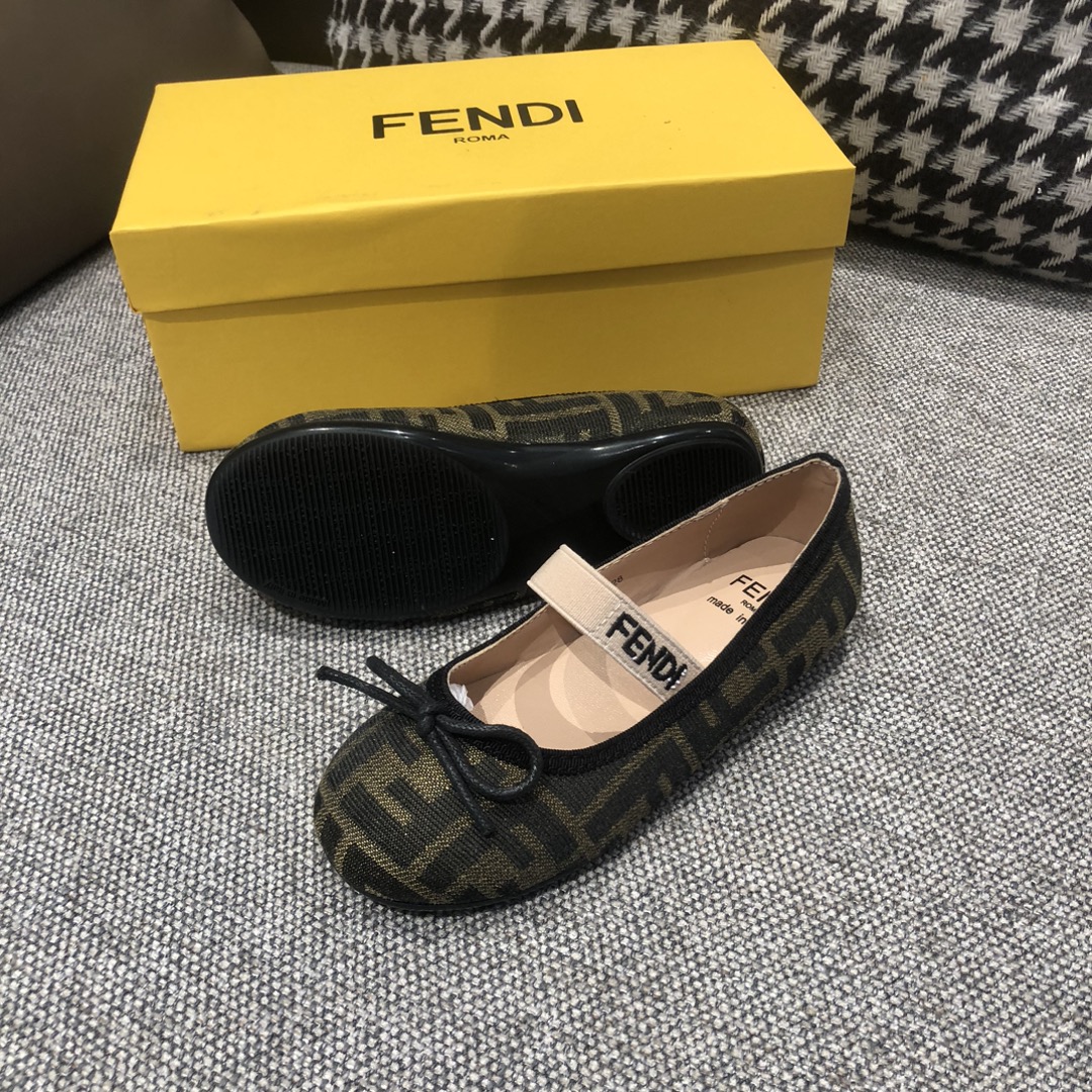 Children's shoes child